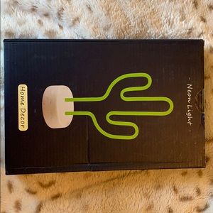 Neon cactus light